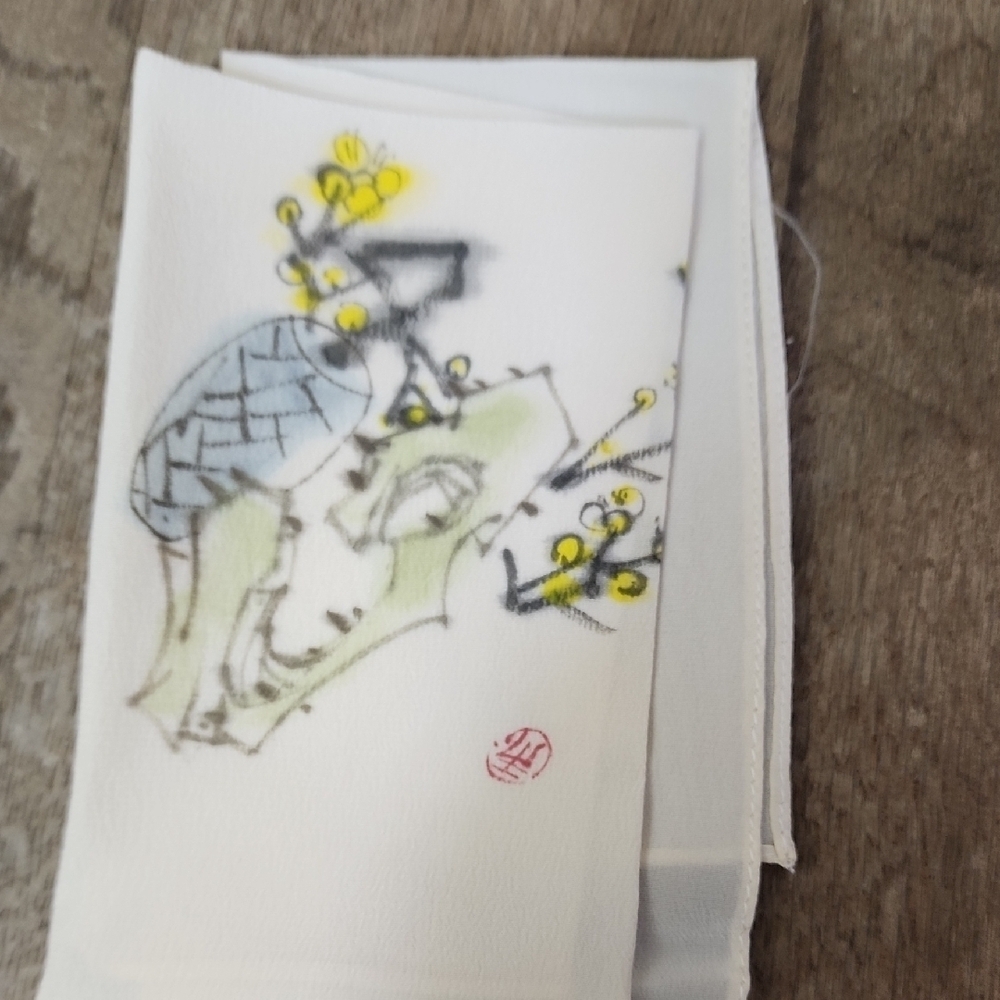 Vintage Handkerchief Set with Embroidered Designs - Picture 2 of 6